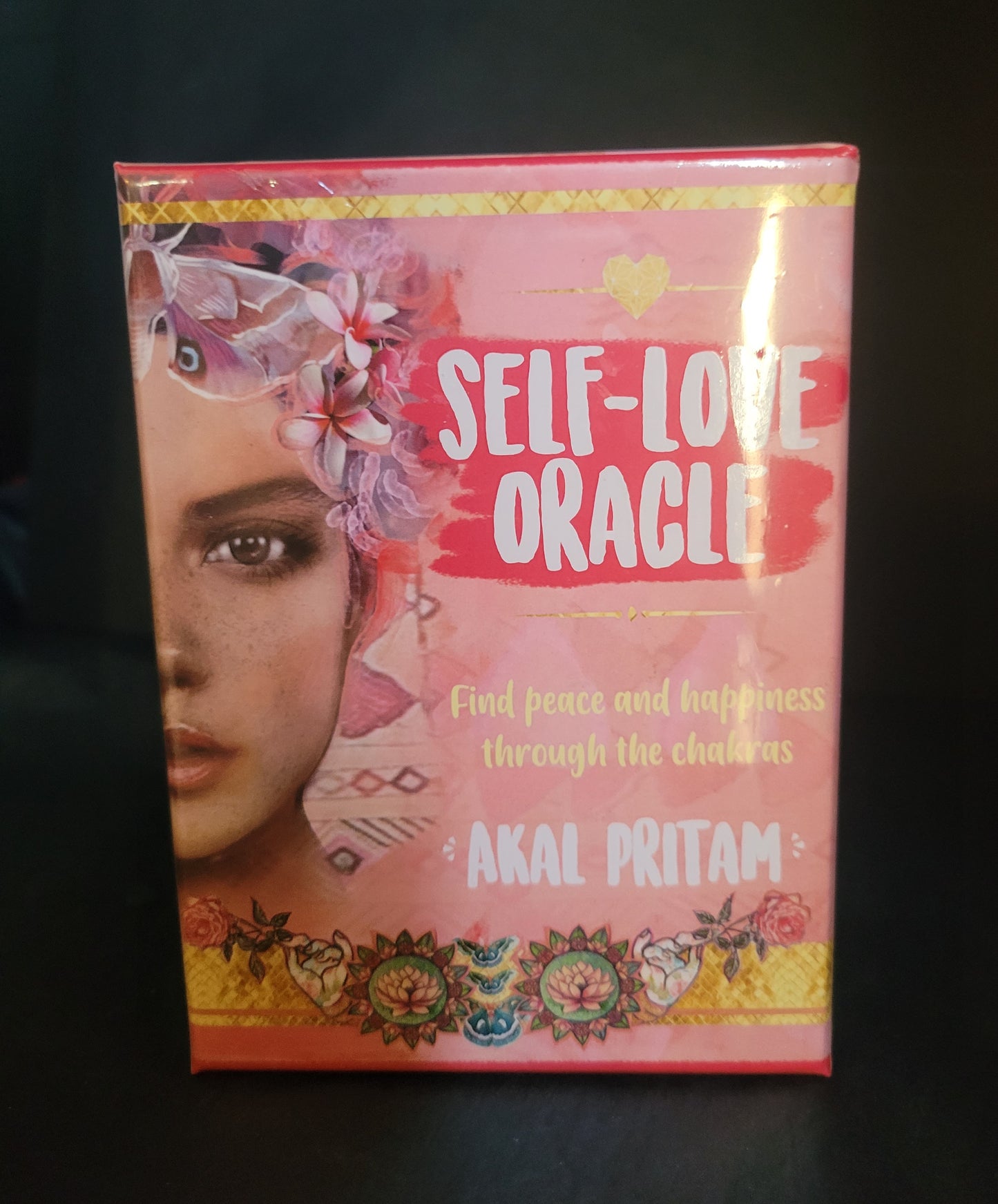 Self Love Oracle: Find Peace and Happiness through the Chakras (36 Full-Color Cards and 144-Page Guidebook)