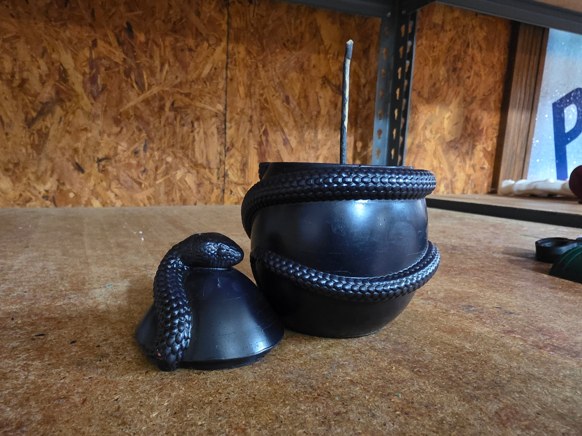 Loadable Egg W/ Snake Guardian