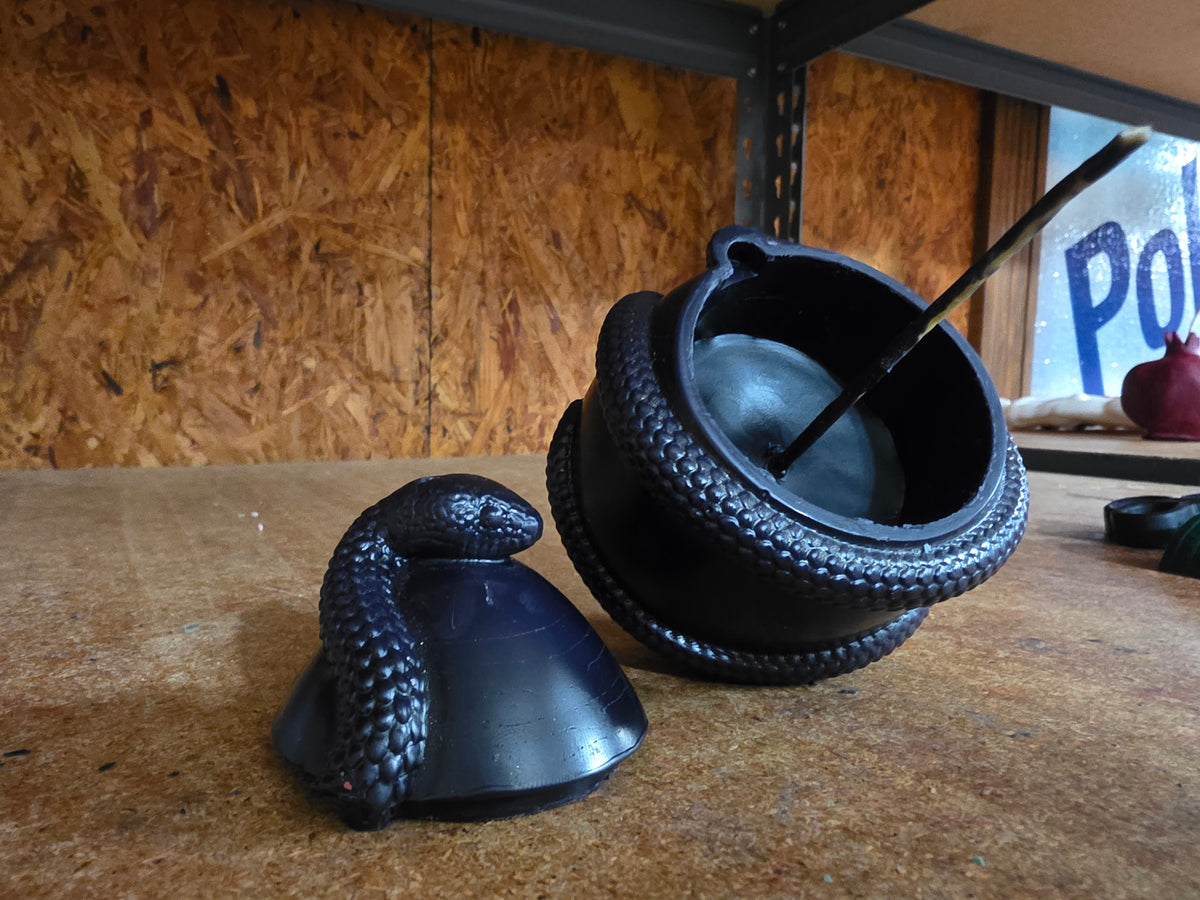 Loadable Egg W/ Snake Guardian